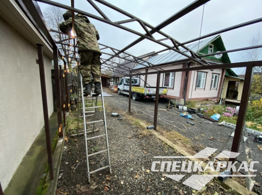 Навес из поликарбоната для автомобиля к дому №70 - фото 1655